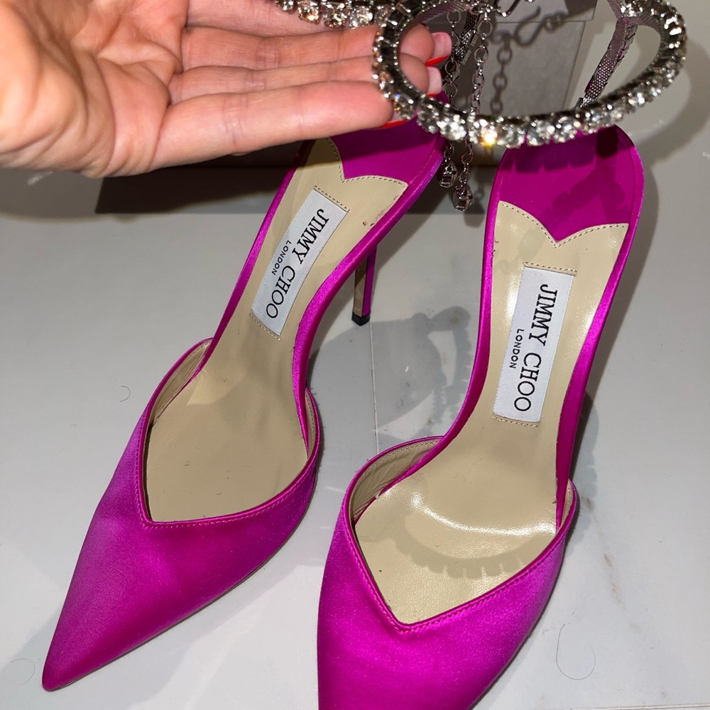 Saeda 100

Fuchsia Satin Pumps with Crystal Embellishment 39 - Picture 2 of 4